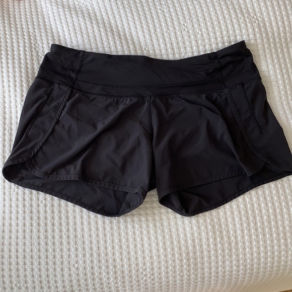 Lululemon Speed up Mid rise shorts - Picture 4 of 5